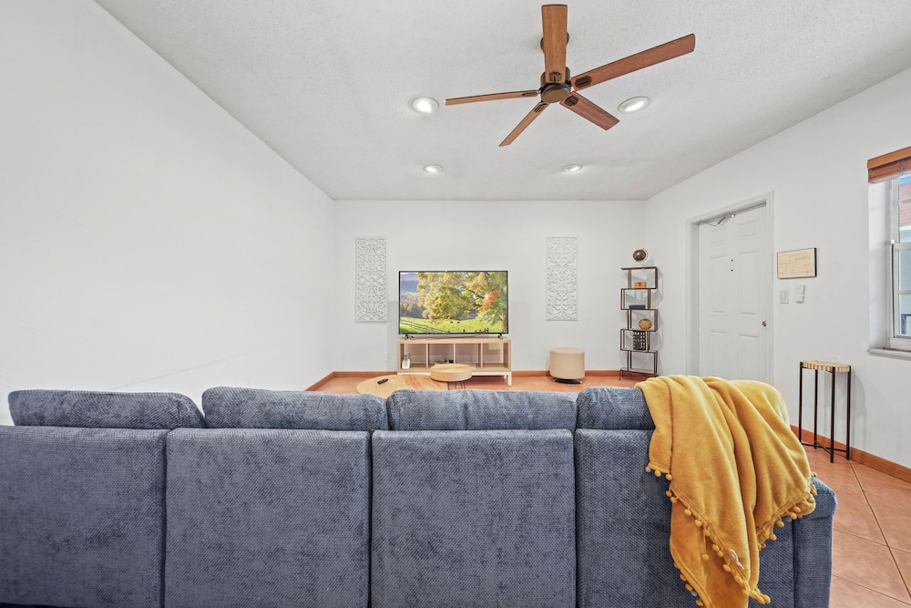 Luxe 2BR Escape Fort Lauderdale