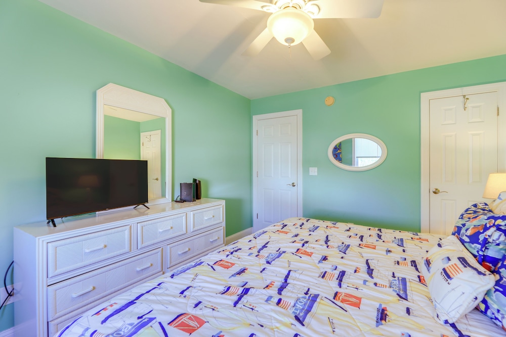 2 Blocks to Shore: Atlantic Beach Home w/ Views!