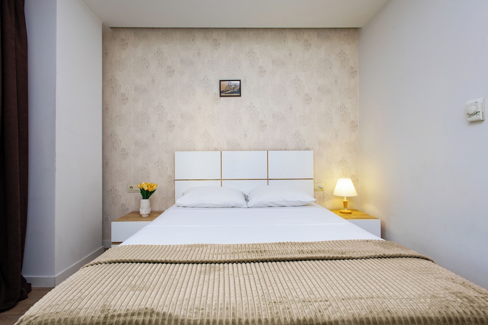 Aparthotel by Luxe Group KO16
