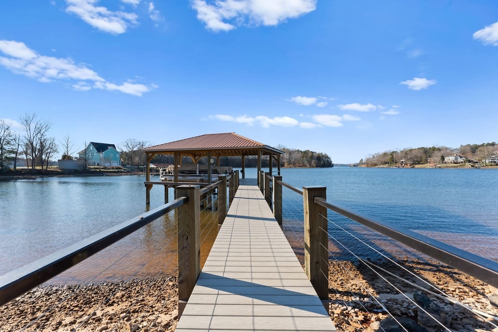 Pleasant Cove Waterfront Getaway With Fire Pit Deck and Private Lake Access