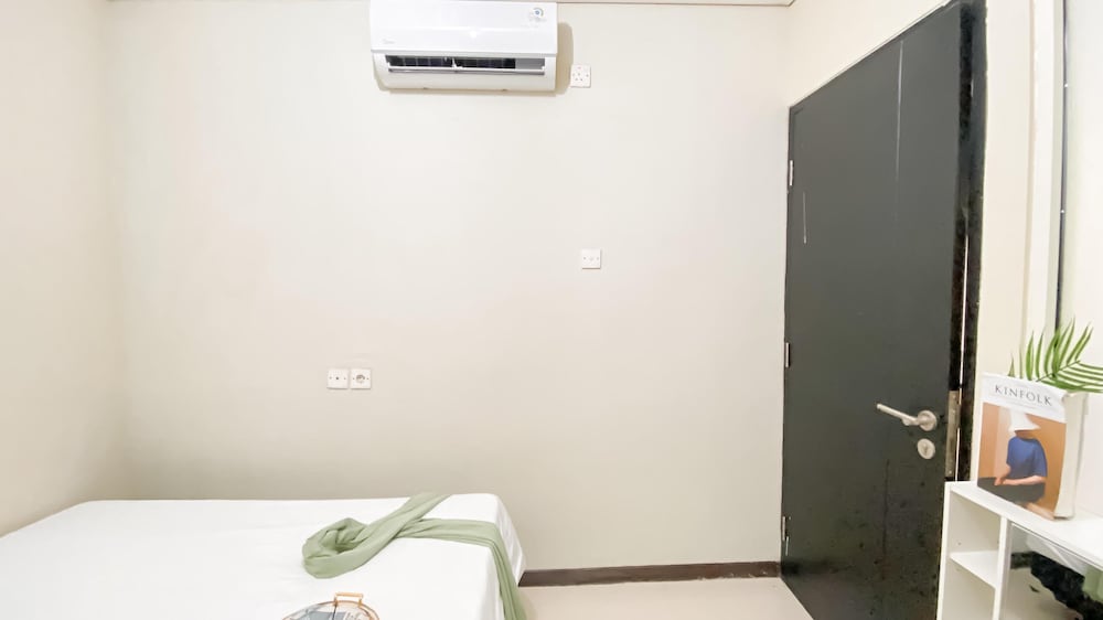 New Furnished and Homey 2BR Apartment Nifarro Park