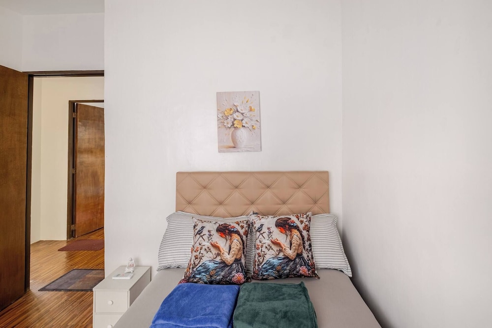Charming Iloilo City House With Garden View