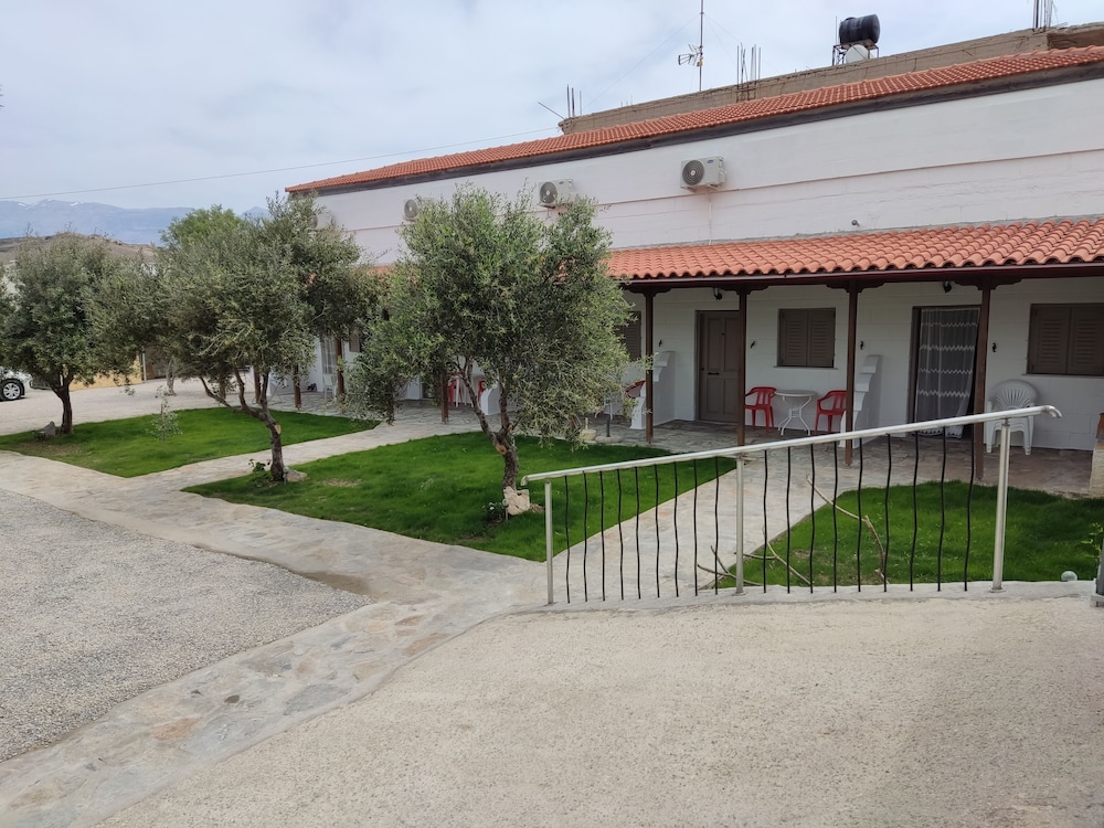 Almmos mezzanine apartments Kalamaki