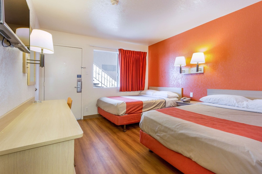 Motel 6 Phoenix North - Bell Road 3
