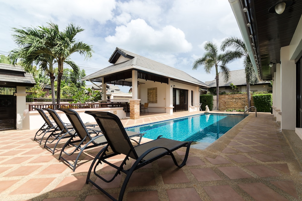 4 Bedroom Private Bali Style Villa HH1