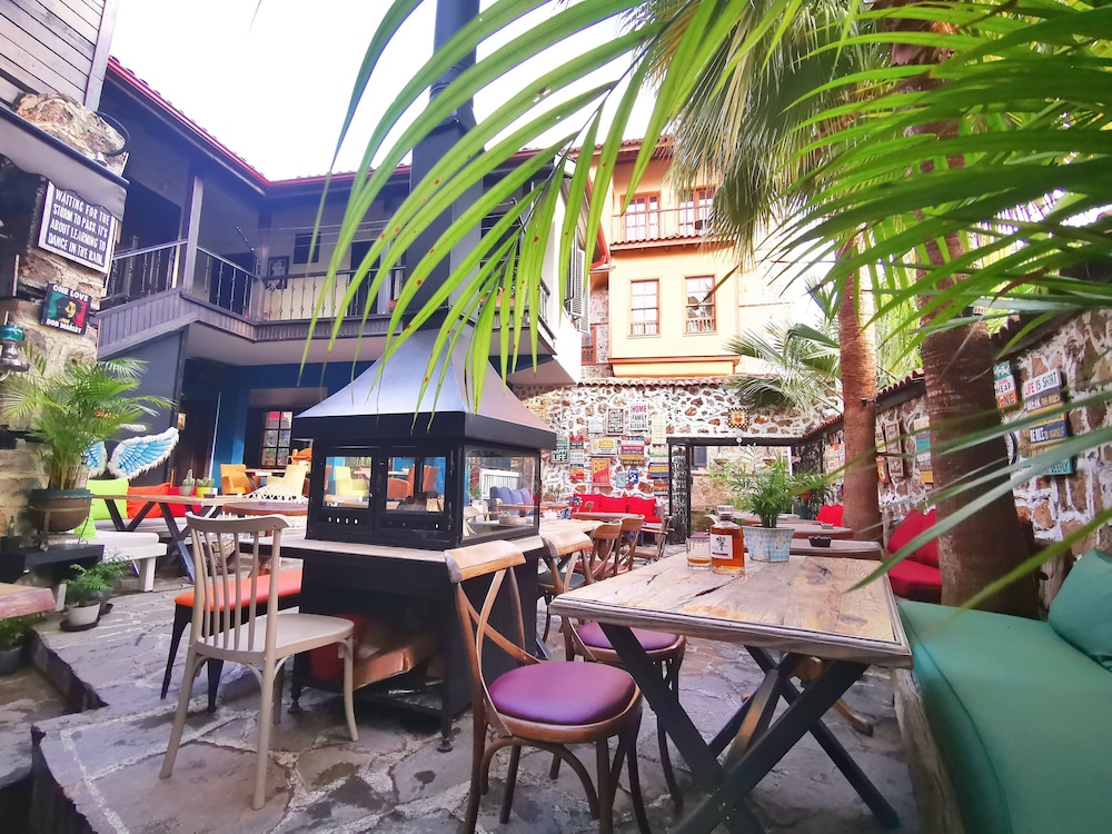 Old House Pub Hotels