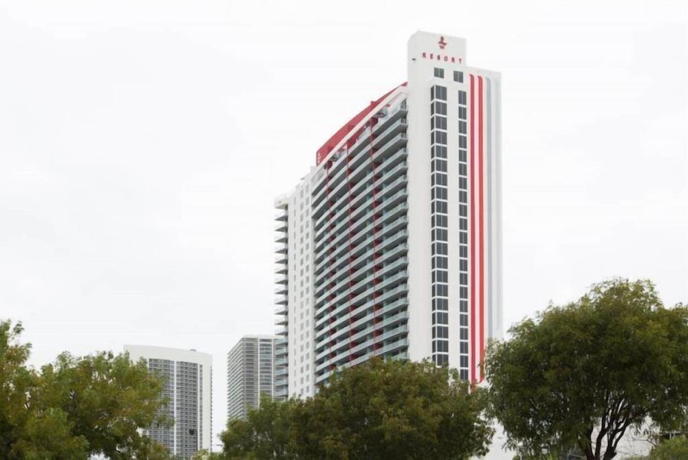 Ocean View 3 Bed 3 Bath Across The Beach @ Beachwalk - Image 1