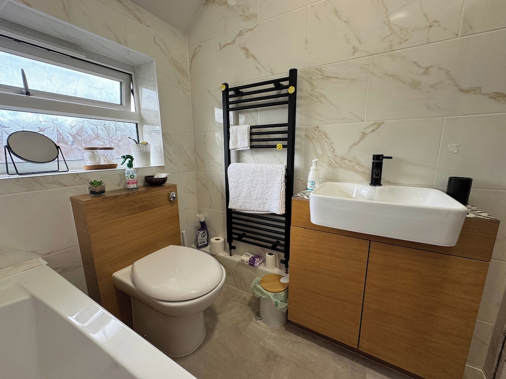 Charming Reading Garden House Pet Friendly
