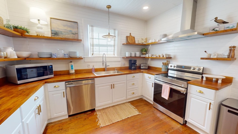 16 6th Avenue by Tybee Vacation Rentals