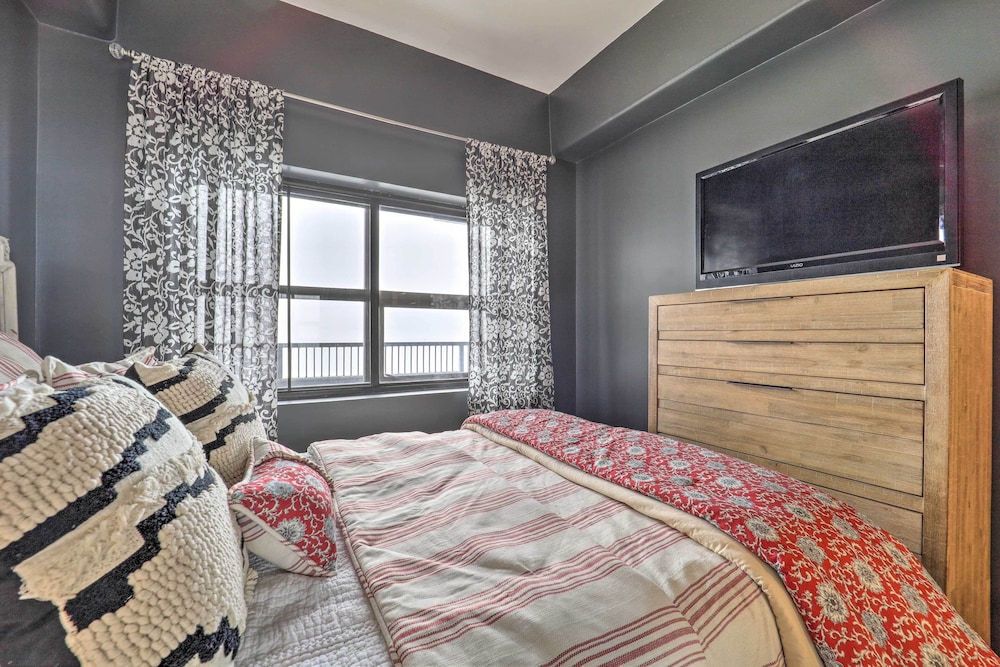 3 Mi to Skiing: Mtn-view Condo in Sugar Top Resort view 2