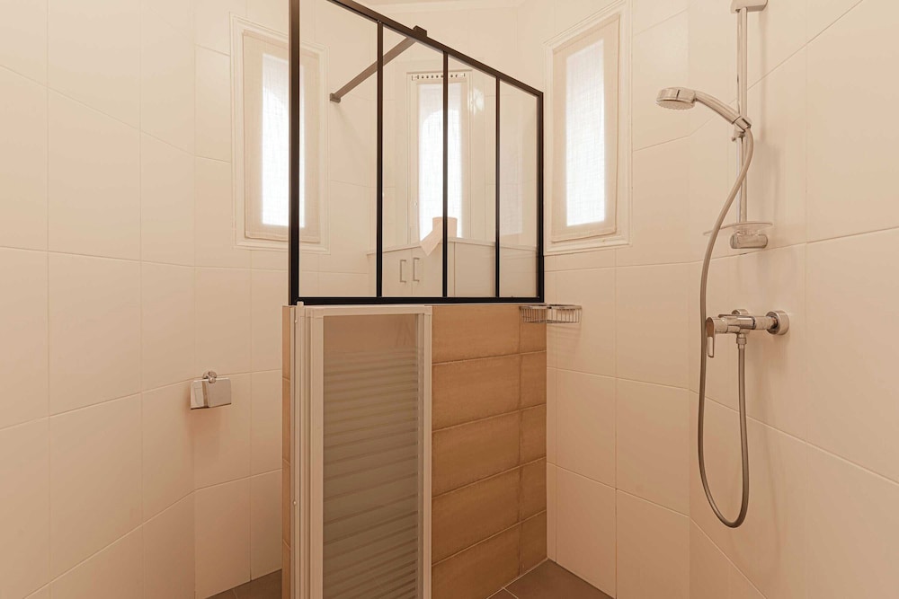 Spacious House - AC- 5br-12p- Deauville