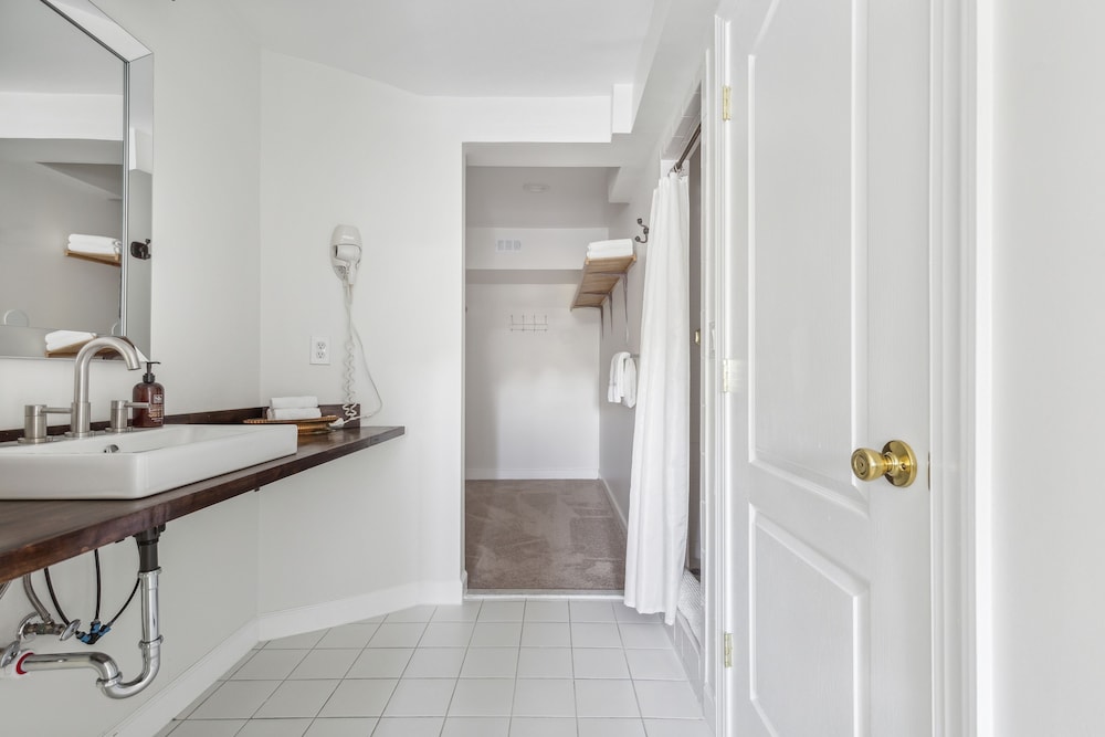 Columbia Vacations - The Columbia Inn at Peralynna Manor - Property Image 84