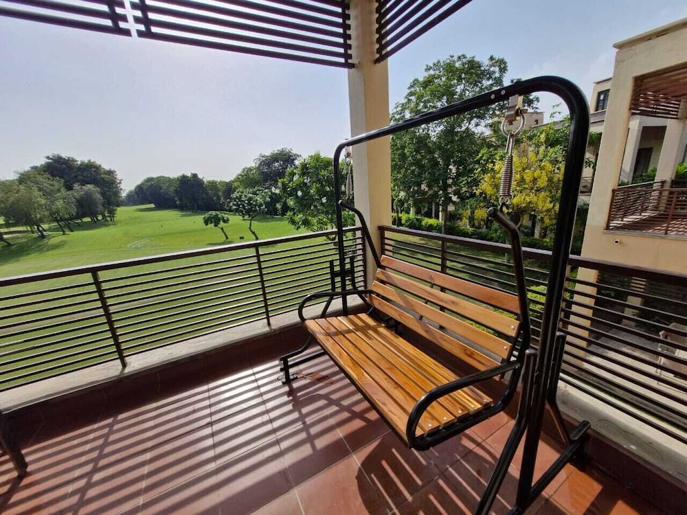 Monica's Golf Studio