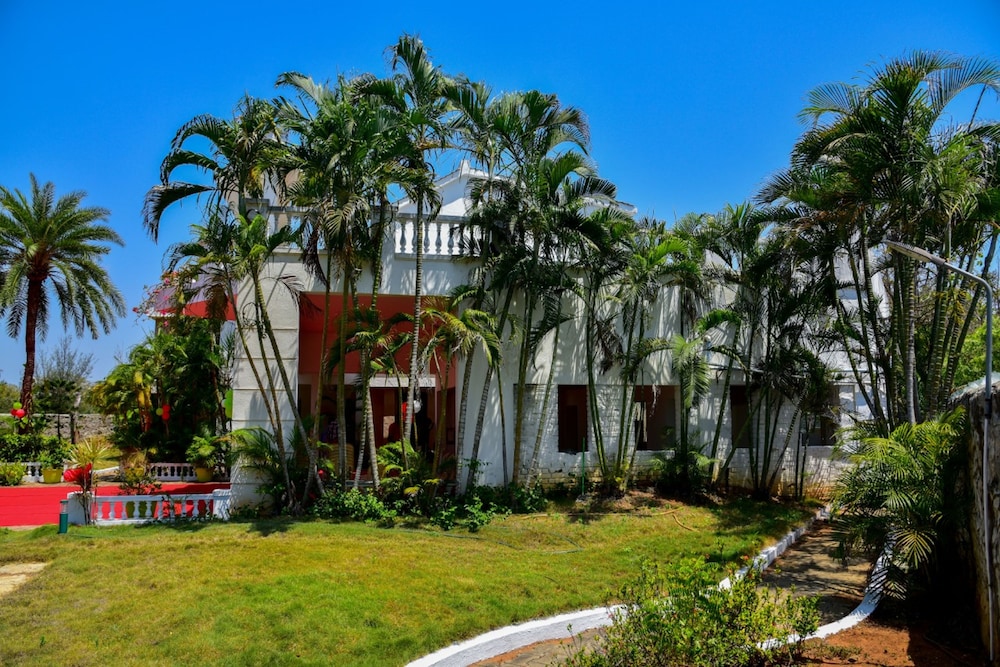 Peakland Hotels and Resorts view 3