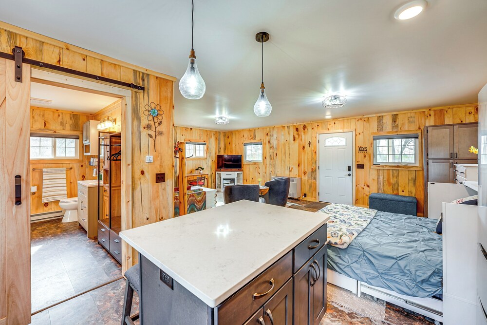 Boat, Fish & Hike: Cozy Getaway in Twin Lake!