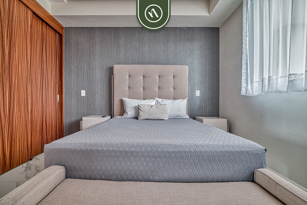 2BR Condo With Private Balcony - Padel Court