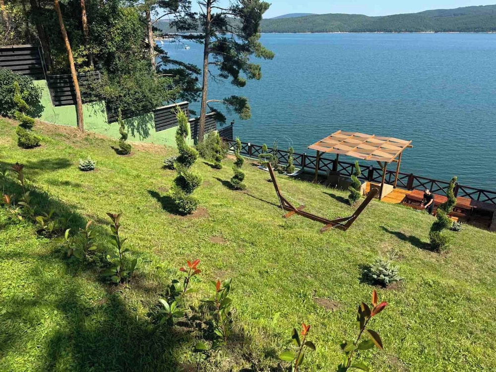 Villa Iskar Lake Residence