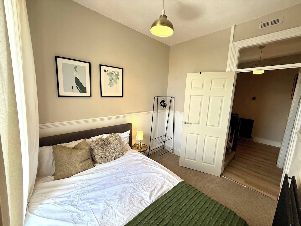 Bright 4-bedroom Maisonette in Gateshead