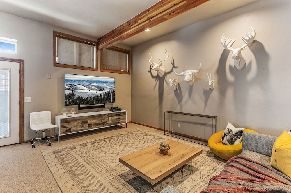 2060 Solamere Drive - Four Bedroom Home 4 Condo