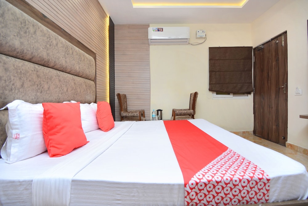 OYO 28335 Hotel Classic view 3