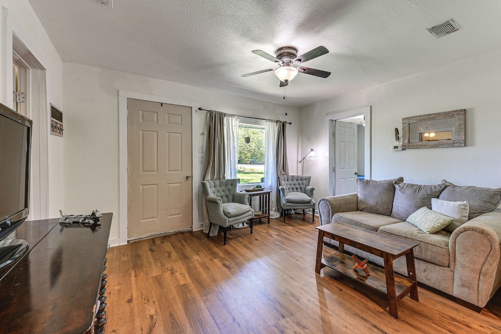 Pet-friendly Home w/ 1-acre Yard in Aubrey