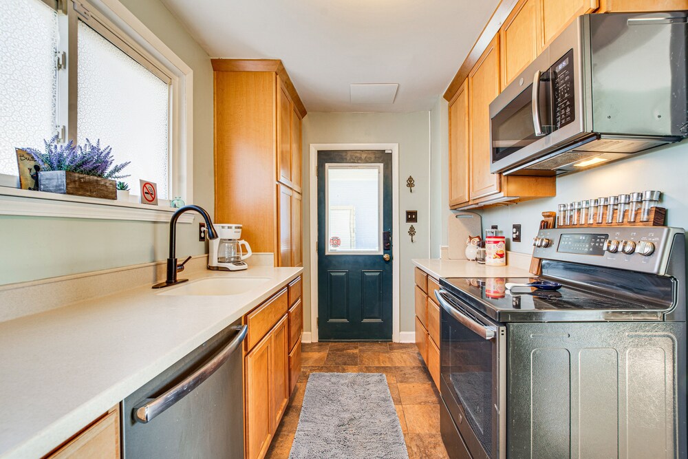 Pet-friendly Pittsburgh Home: 3 Mi to Downtown! view 3