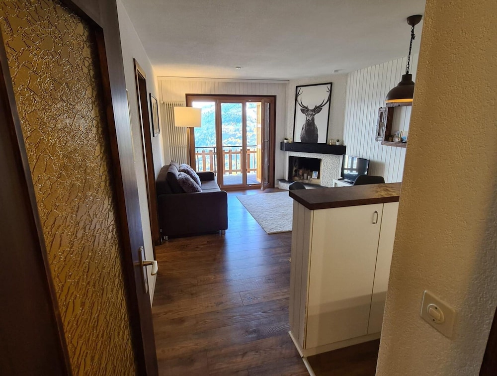 Flat in Veysonnaz Near Ski Lift & Valley Views