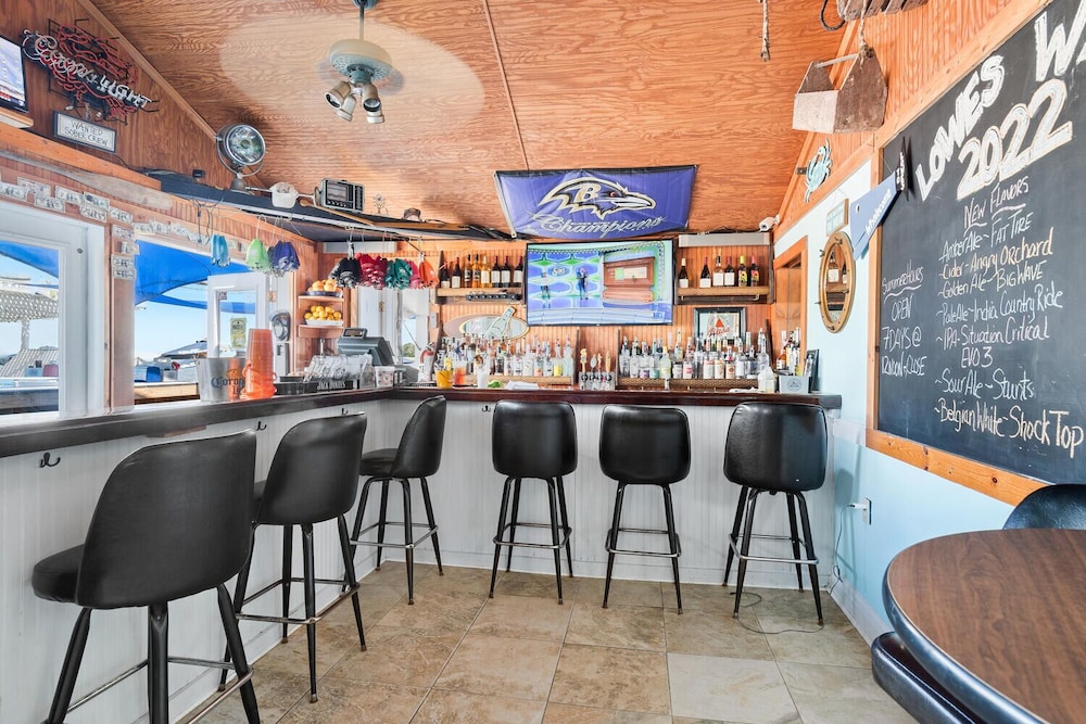 Lowes Wharf Marina Inn