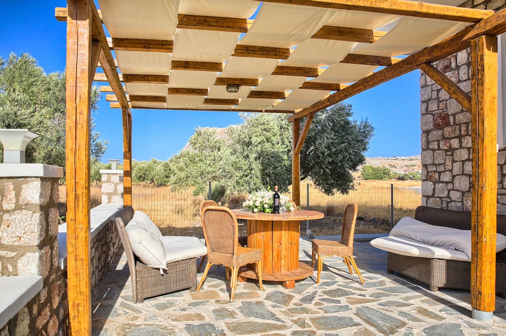 Haraki Stone Apartments