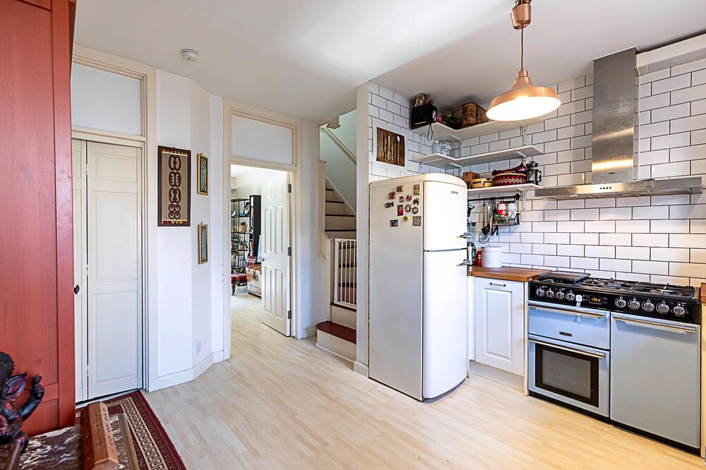 Stylish & Spacious 3-bed Home in Vibrant Bow