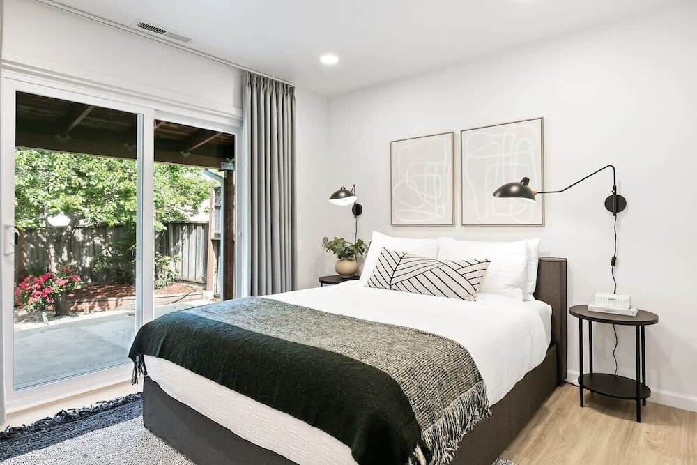 @ Marbella Lane - 3BR Designer Near Valley Fair