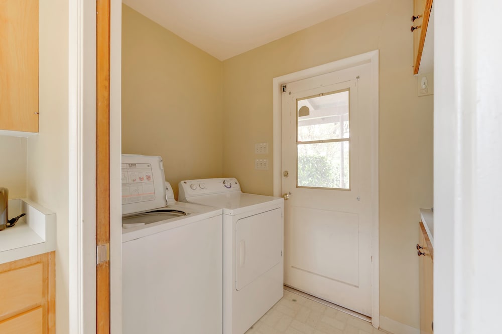 Near Eats & Wineries: Paso Robles Home w/ Patio!