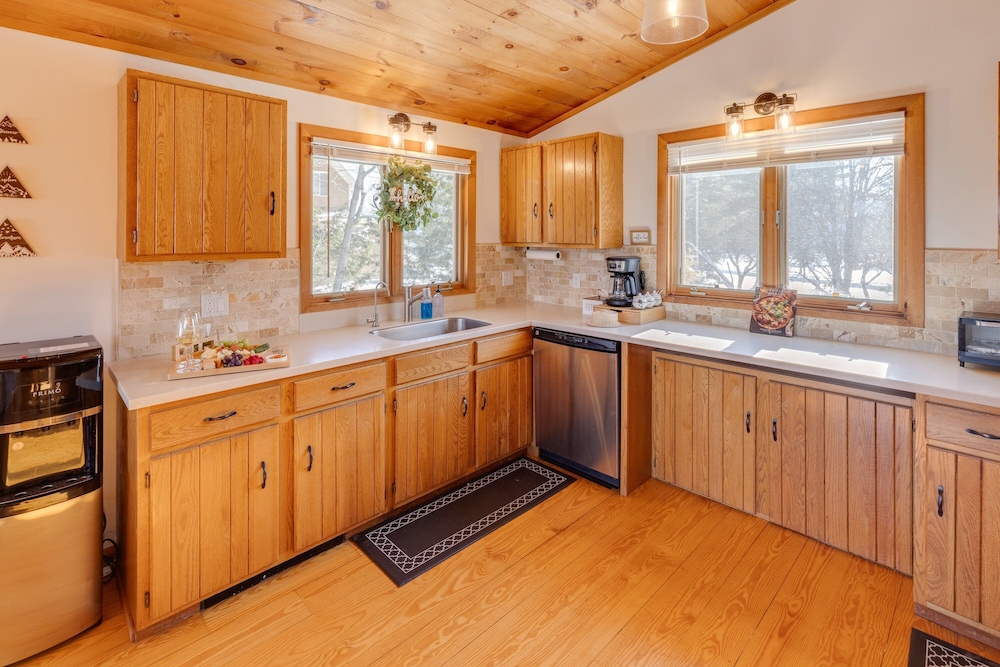Scenic White Mountains Retreat 4 Bedroom Home