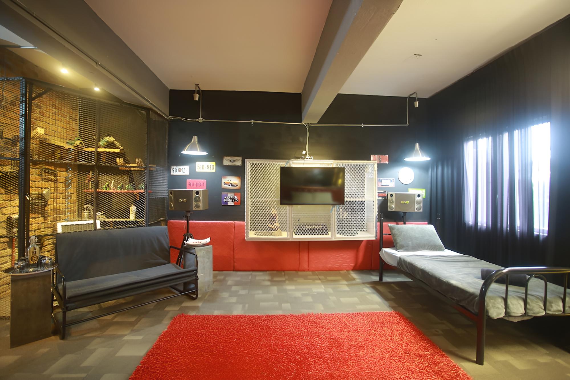 Bunker Hotel & Restaurant
