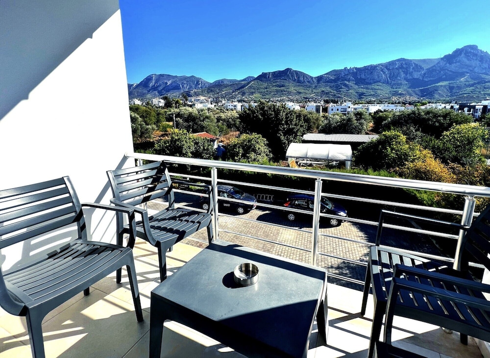 Peaceful Flat With Shared Pool Near Sea in Kyrenia