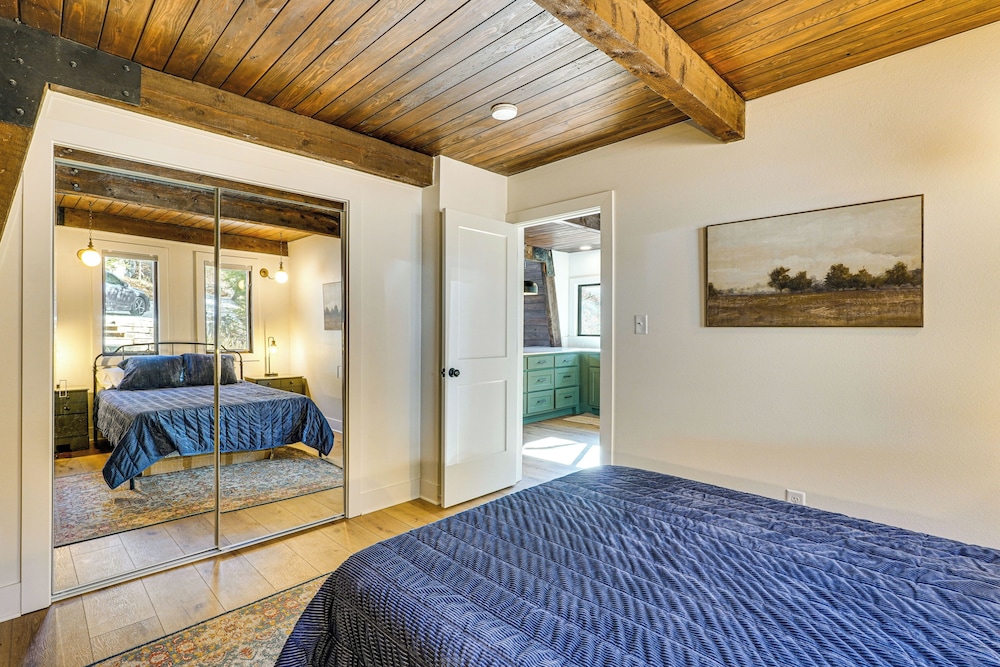 Fish, Swim & Kayak: Spacious Beaver Lake Home!