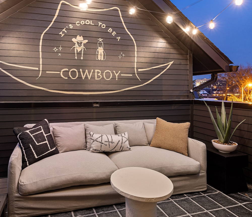 Modern Cowboy - Private Balcony - Mins To Broadway