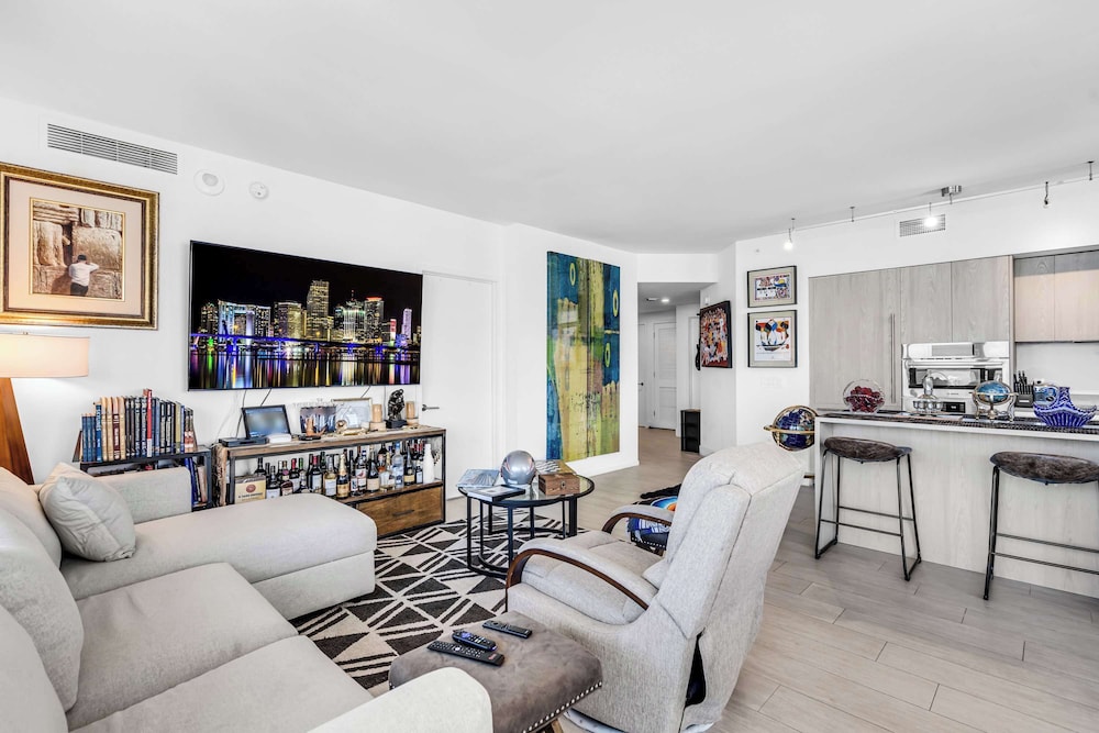 Ocean Eagle View - Luxury Oceanfront Stay for 6