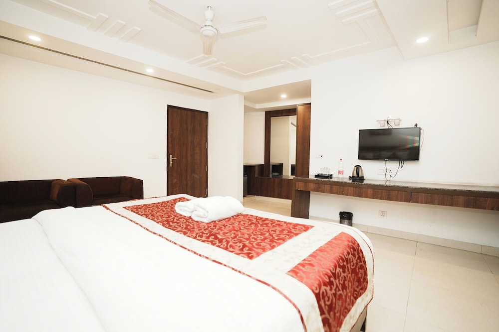 Hotel Peridot Near IGI Delhi Airport view 5