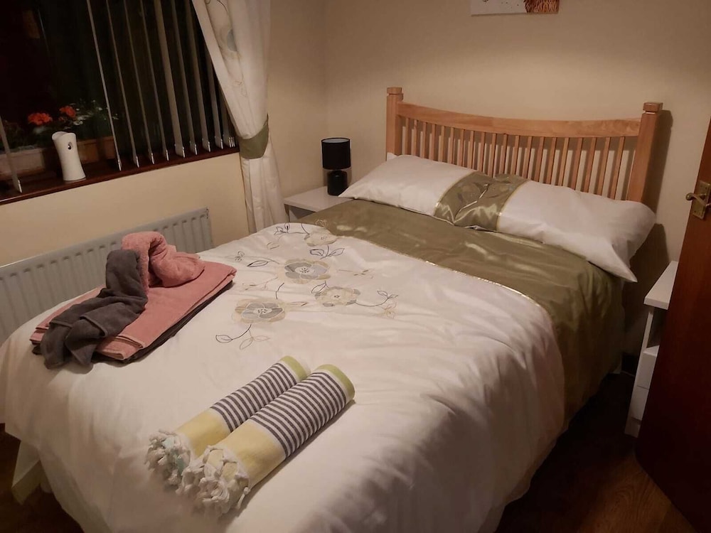 Foot of the Mournes - Cottage - Sleeps 4 - Parking view 3