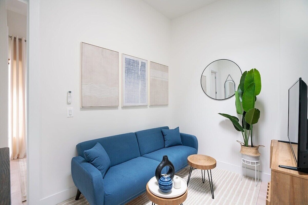 48 Midtown West Apt
