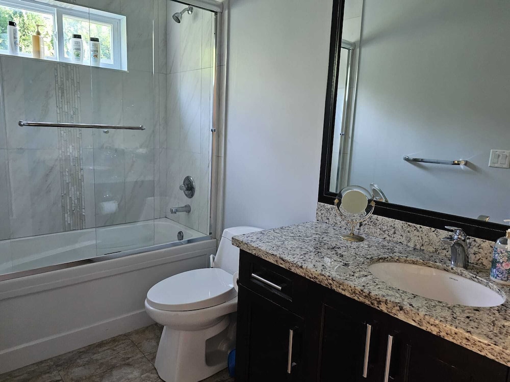 Oscar Inn & 2bd Suite up to 6 people private