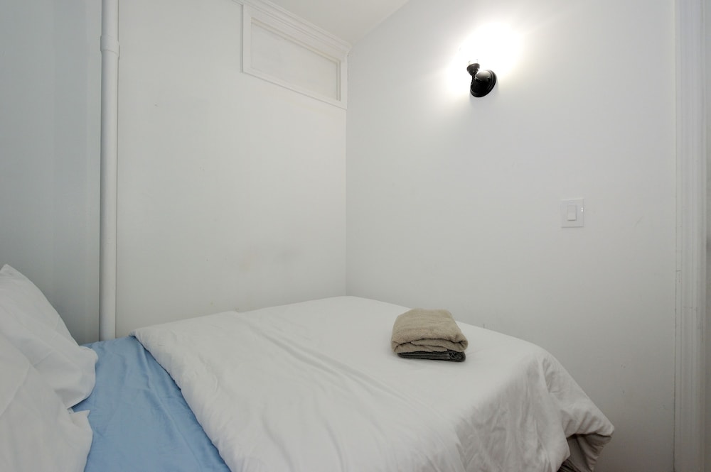 Charming 2BR Apartment Near Times Square