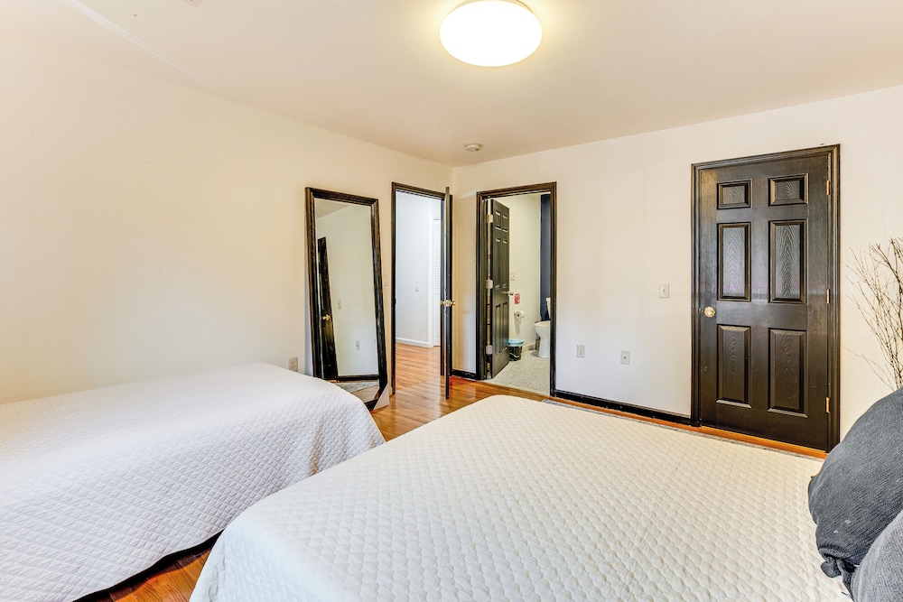 8 Mi to Nyc: Centrally Located Jersey City Apt!
