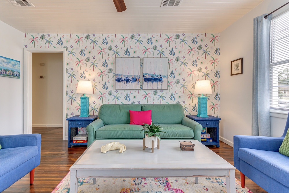 Charming Coastal Pensacola Home 1 Mi to Palafox St