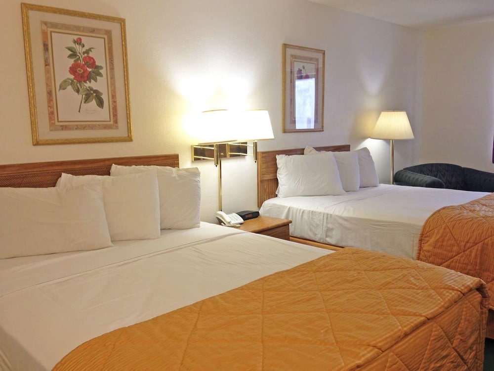 Capital O Amerihost Inn and Suites Fulton Hwy 54 MO