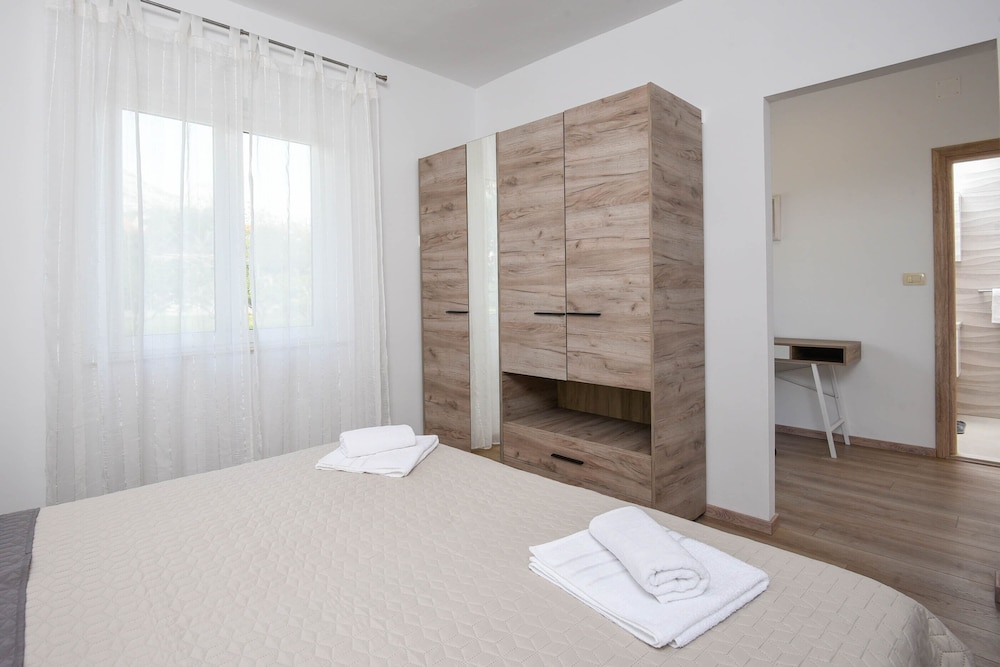 Apartments Marina view 5