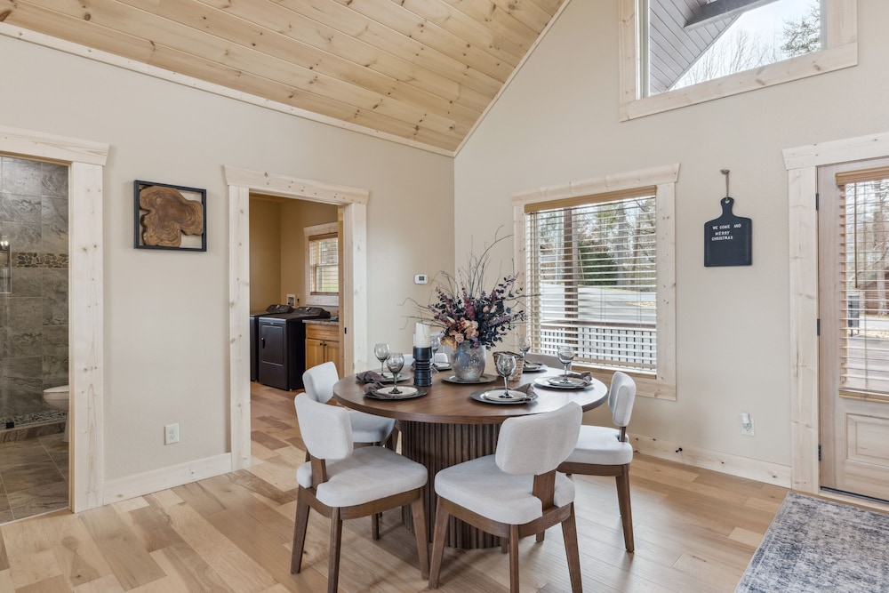 Robeson Hood Lodge 4 Bedroom Home