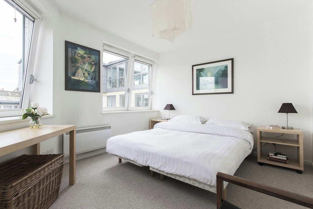 Lambs Conduit Street by Onefinestay