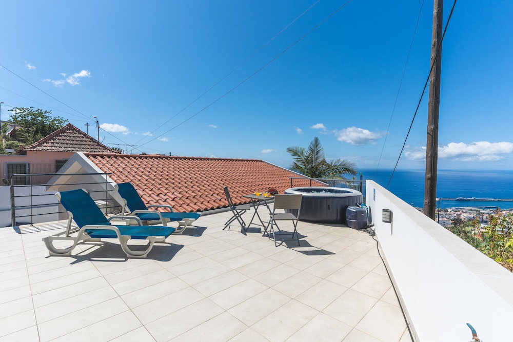 Casa dos Vinhos by Atlantic Holiday